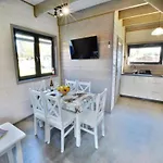 Homes Close To The Beach, Air Conditioning Sianozety